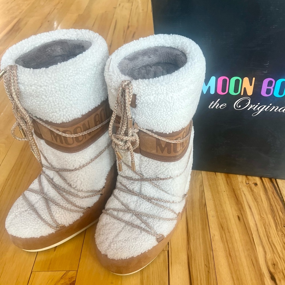 NIB shearling fur Moon Boot wool 35-37 size 5-7